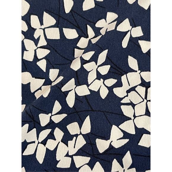 Adrienne Vittadini women’s medium cold shoulder blouse navy and white - Picture 7 of 8